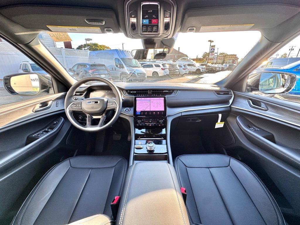 new 2025 Jeep Grand Cherokee car, priced at $47,590