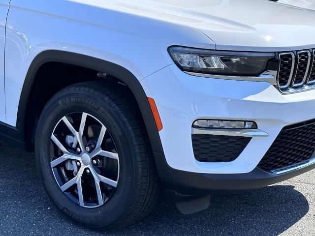 new 2024 Jeep Grand Cherokee car, priced at $39,495