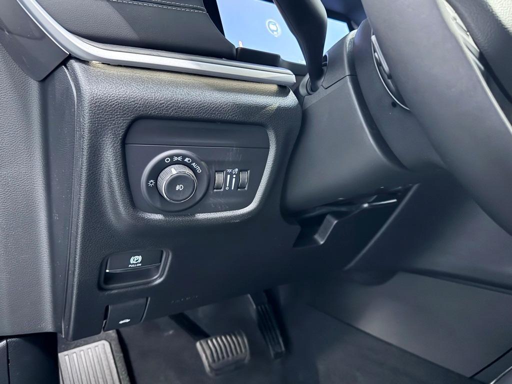 new 2025 Jeep Grand Cherokee car, priced at $49,121