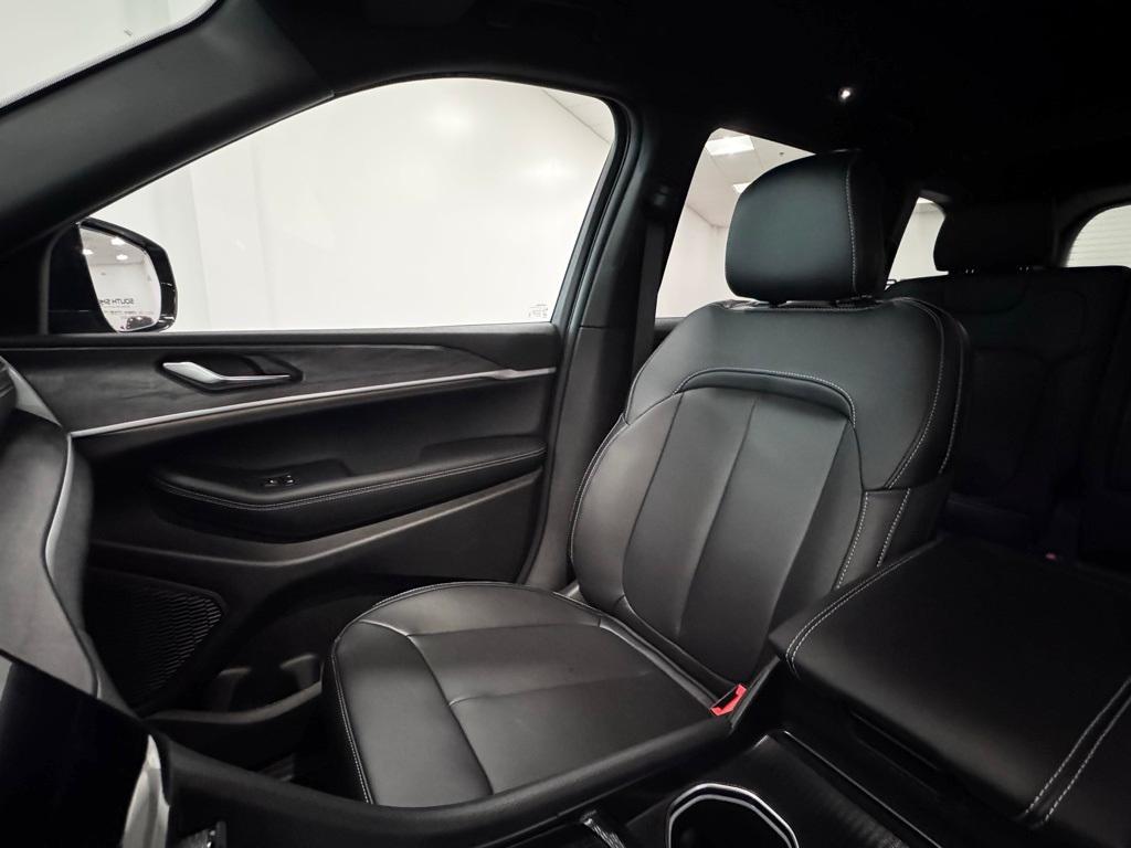 new 2025 Jeep Grand Cherokee car, priced at $49,121