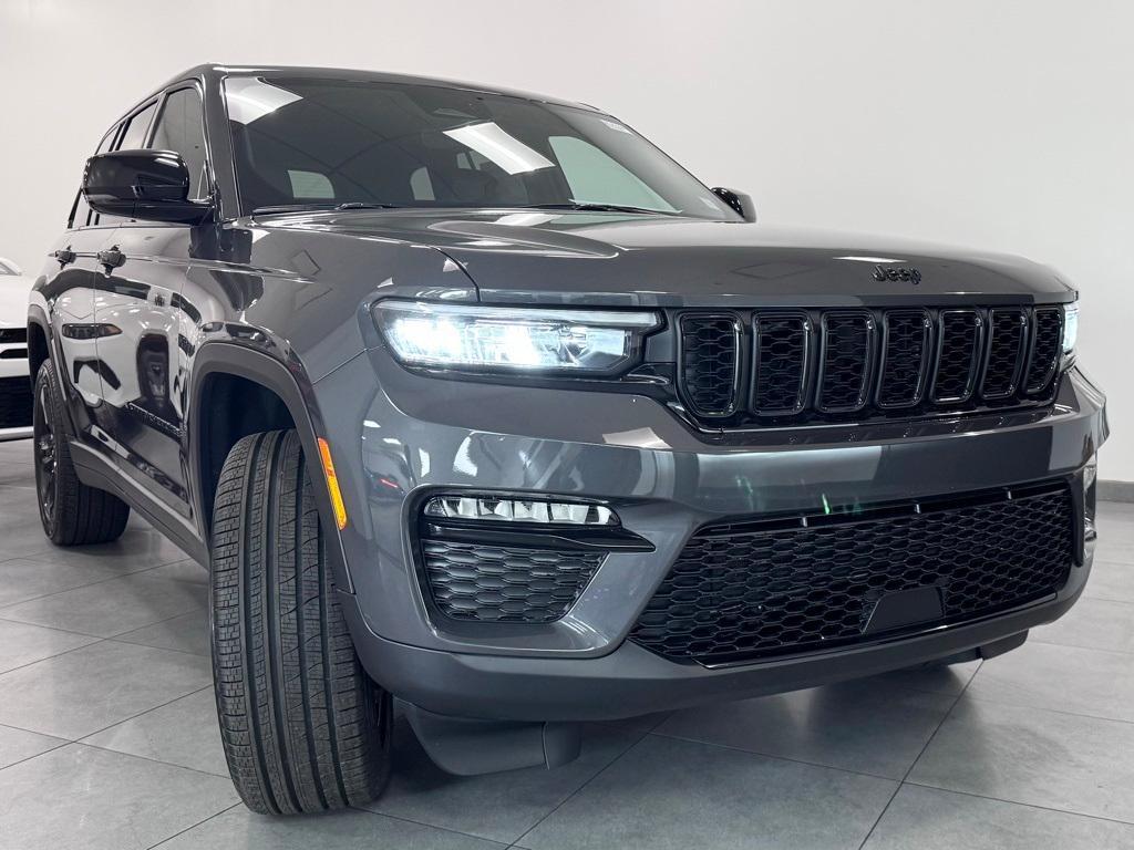 new 2025 Jeep Grand Cherokee car, priced at $49,121