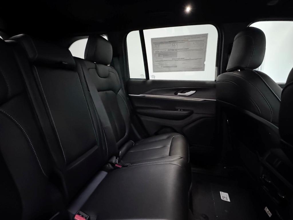 new 2025 Jeep Grand Cherokee car, priced at $49,121