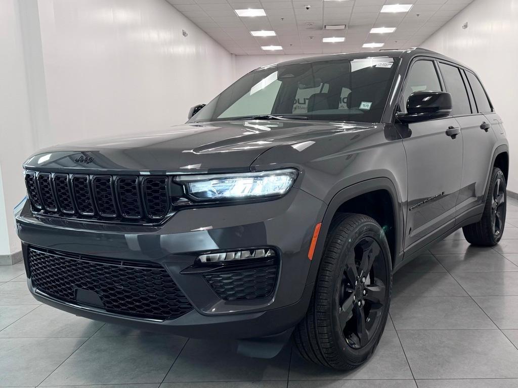new 2025 Jeep Grand Cherokee car, priced at $49,121