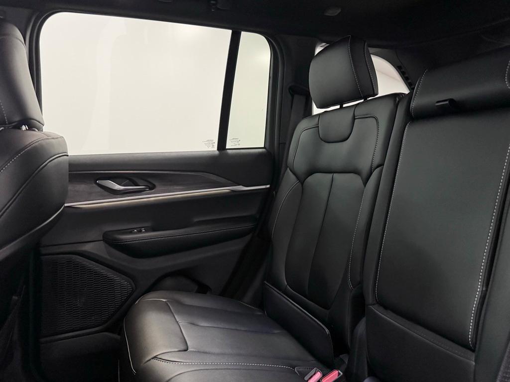 new 2025 Jeep Grand Cherokee car, priced at $49,121