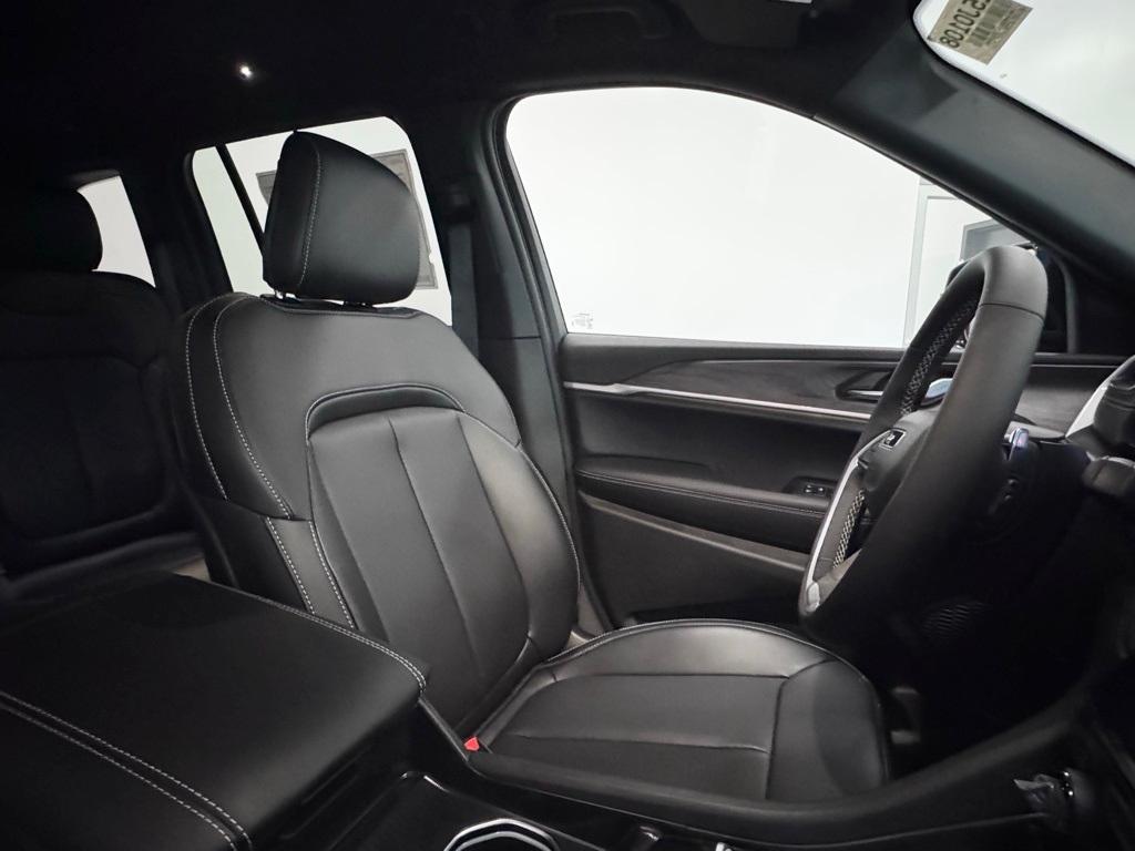 new 2025 Jeep Grand Cherokee car, priced at $49,121