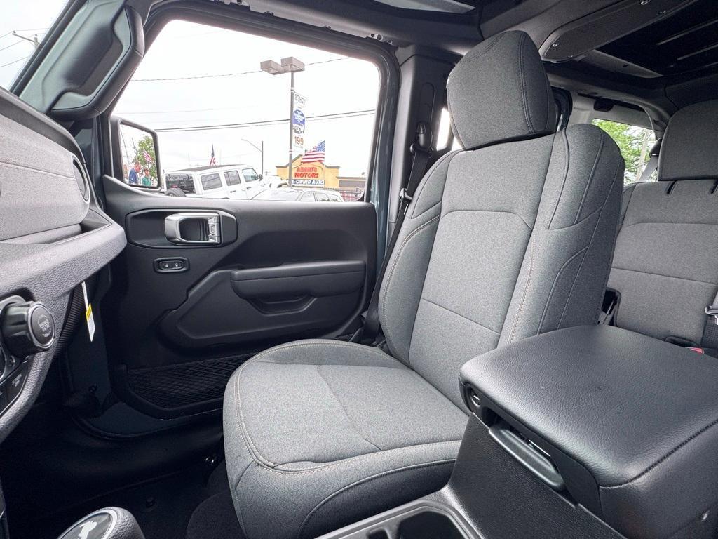 new 2025 Jeep Wrangler car, priced at $46,704