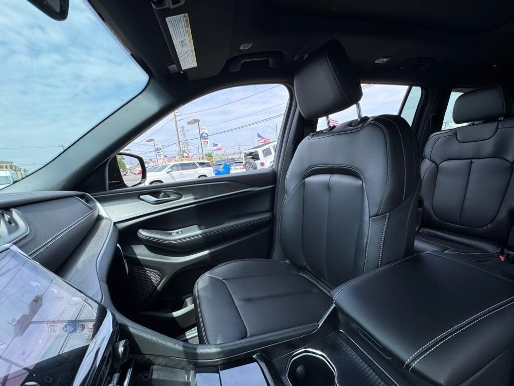 new 2025 Jeep Grand Cherokee L car, priced at $46,950