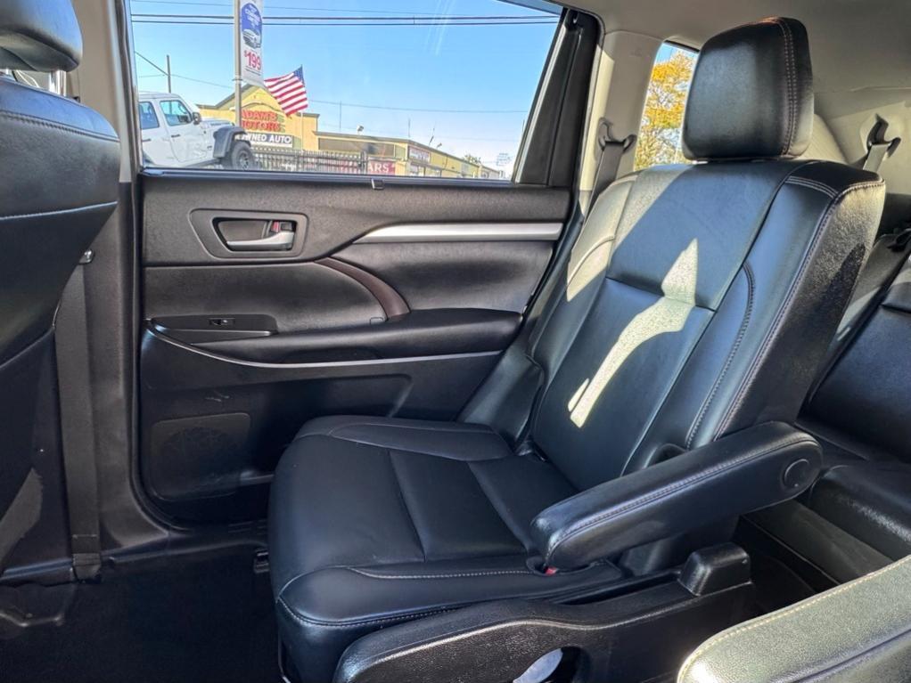 used 2019 Toyota Highlander car, priced at $22,450