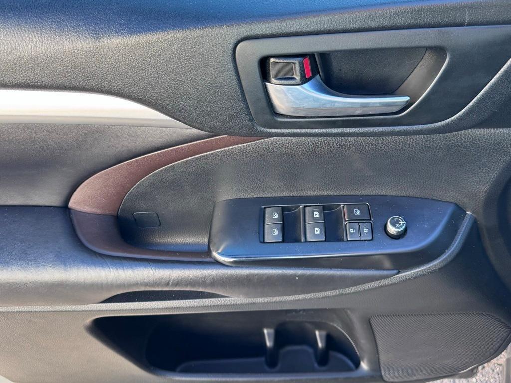 used 2019 Toyota Highlander car, priced at $22,450