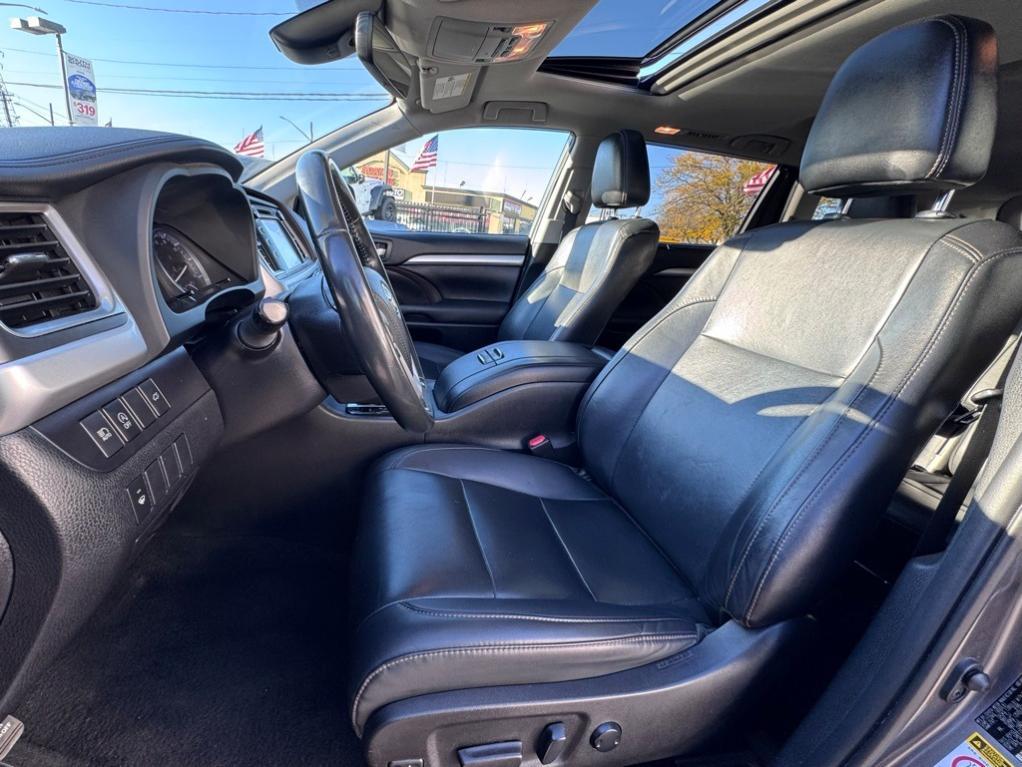used 2019 Toyota Highlander car, priced at $22,450
