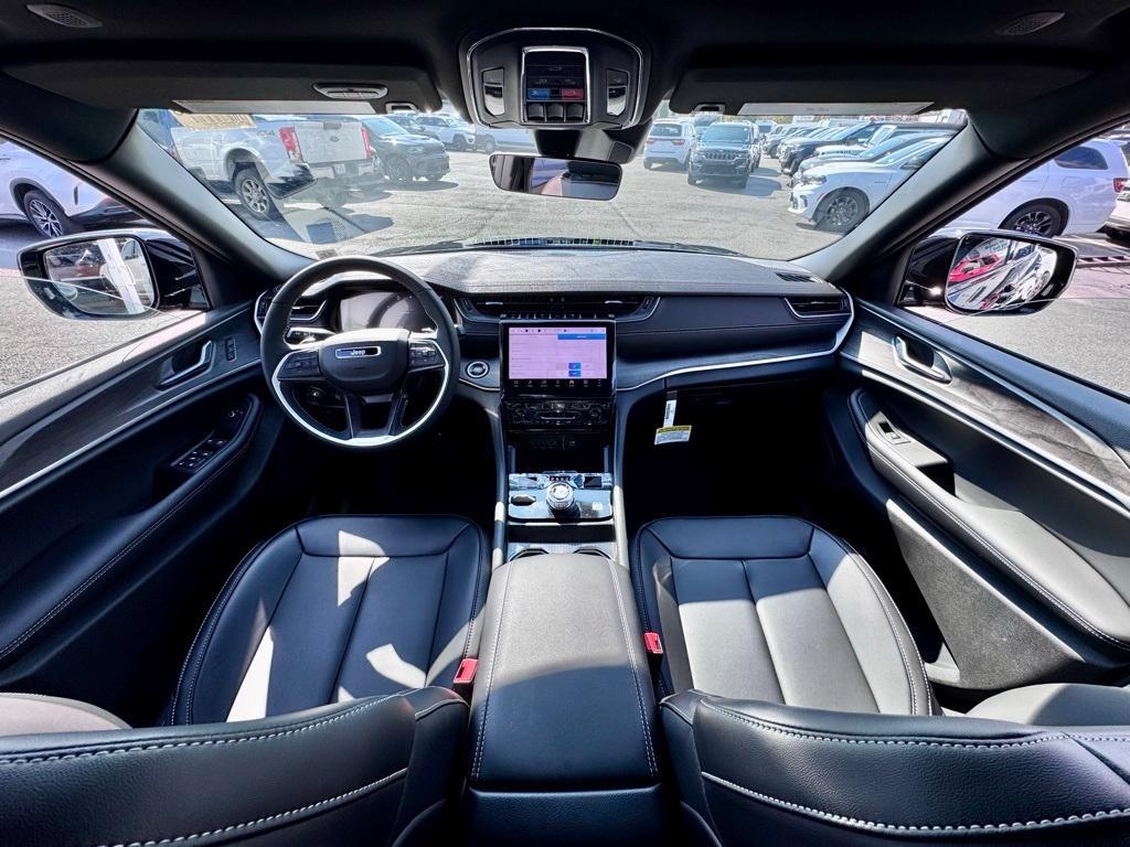 new 2025 Jeep Grand Cherokee car, priced at $50,910