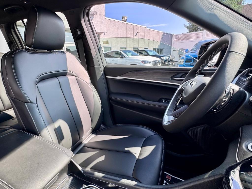 new 2025 Jeep Grand Cherokee car, priced at $50,910