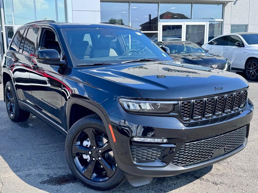 new 2025 Jeep Grand Cherokee car, priced at $50,910