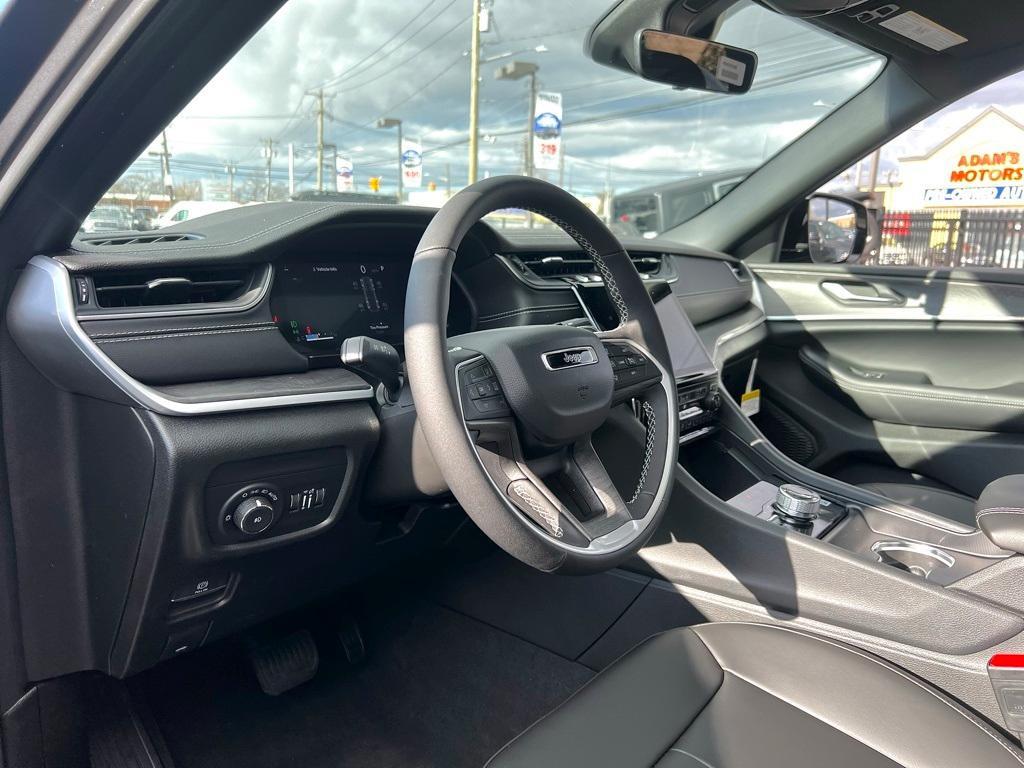 new 2025 Jeep Grand Cherokee car, priced at $44,850