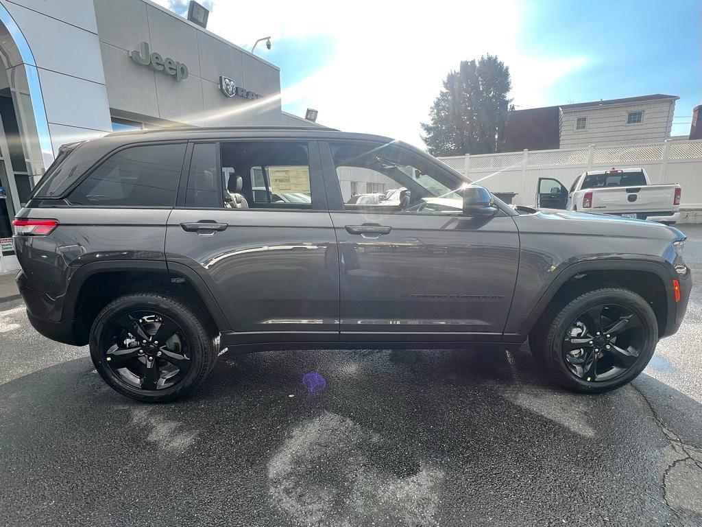 new 2025 Jeep Grand Cherokee car, priced at $44,850