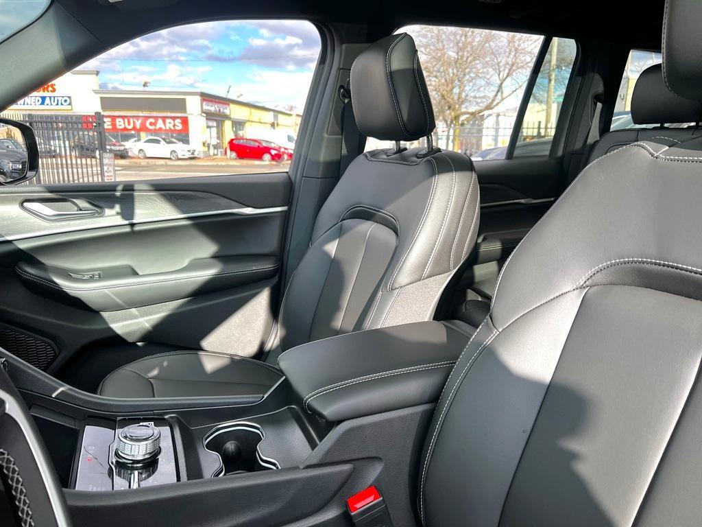 new 2025 Jeep Grand Cherokee car, priced at $44,850