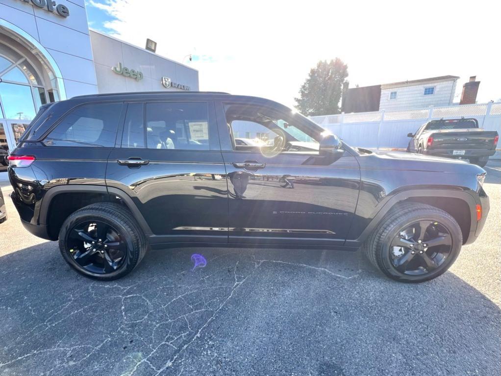 new 2025 Jeep Grand Cherokee car, priced at $44,850