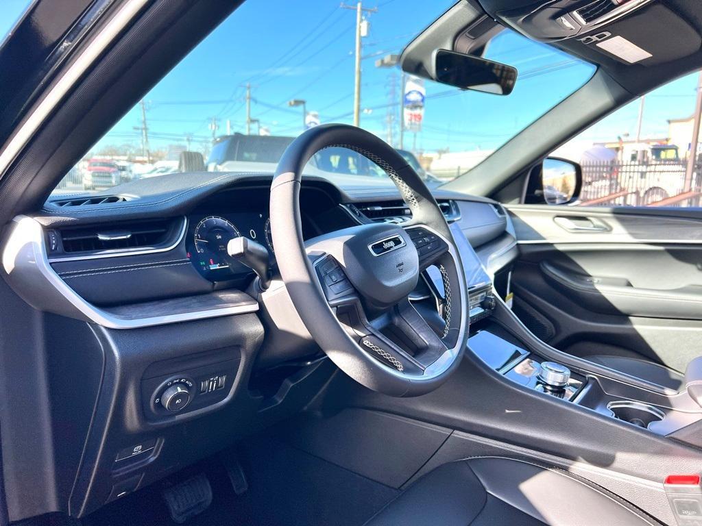 new 2025 Jeep Grand Cherokee car, priced at $44,850