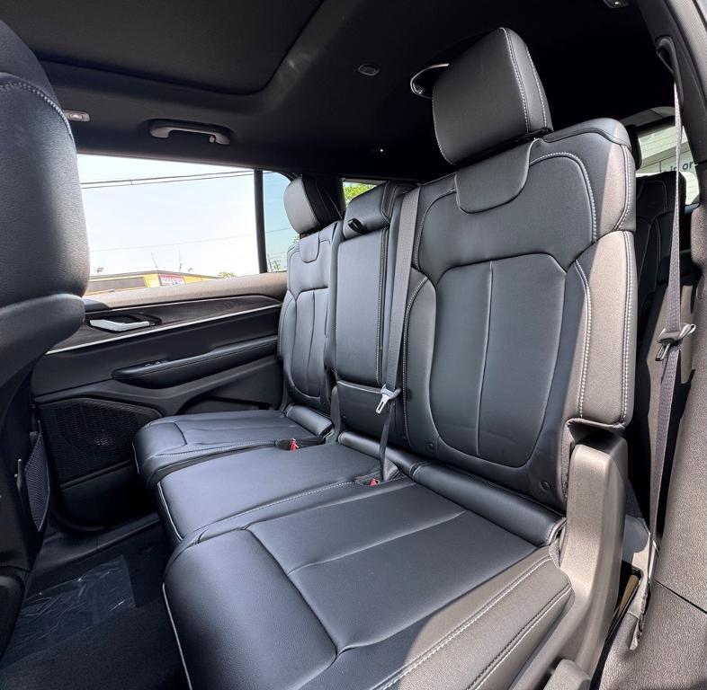 new 2025 Jeep Grand Cherokee car, priced at $48,526
