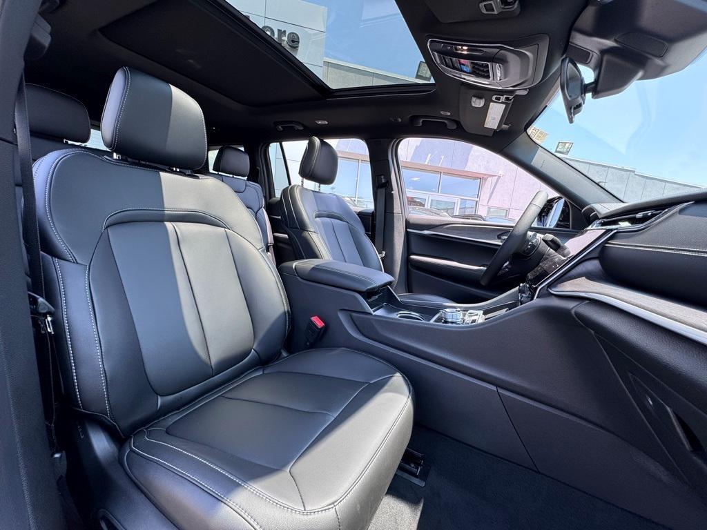 new 2025 Jeep Grand Cherokee car, priced at $49,121