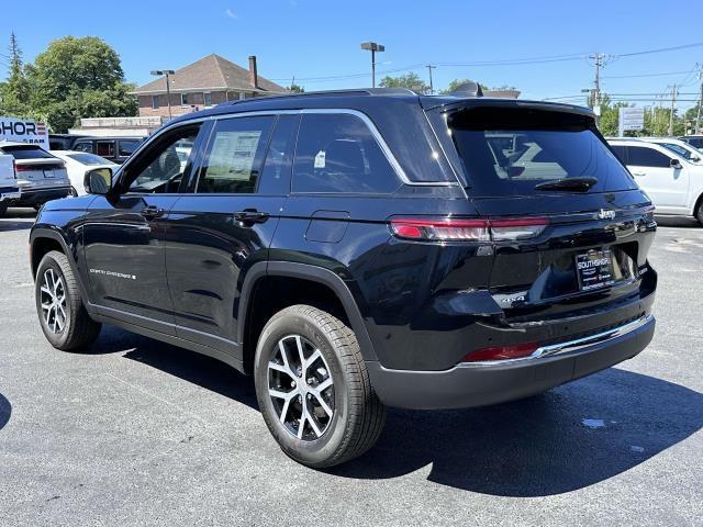 new 2024 Jeep Grand Cherokee car, priced at $39,495