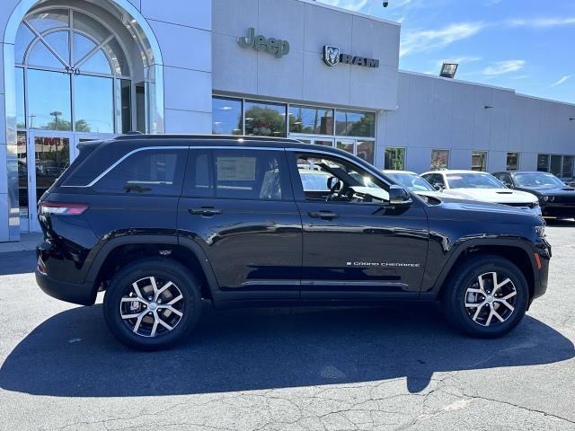 new 2024 Jeep Grand Cherokee car, priced at $39,495