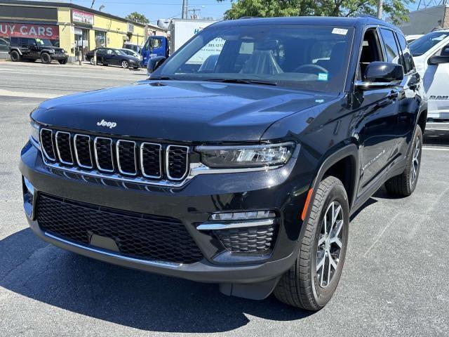 new 2024 Jeep Grand Cherokee car, priced at $39,495