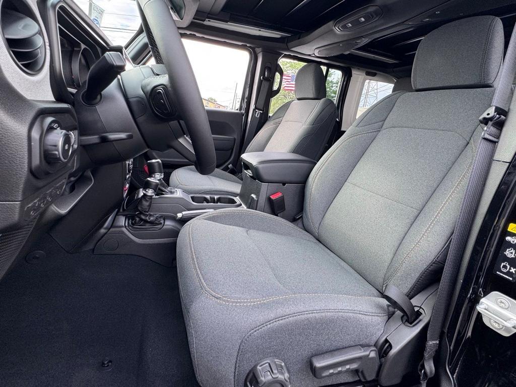 new 2025 Jeep Wrangler car