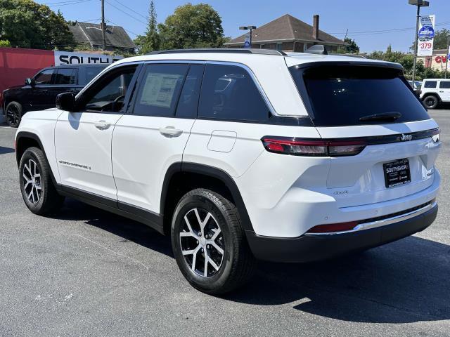 new 2024 Jeep Grand Cherokee car, priced at $39,495