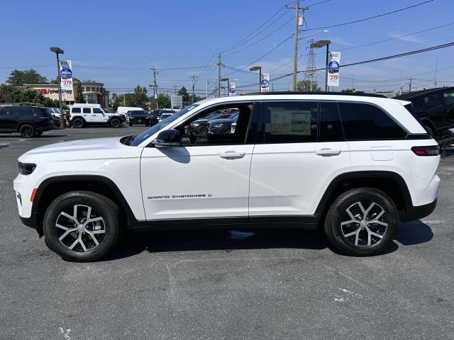 new 2024 Jeep Grand Cherokee car, priced at $39,495