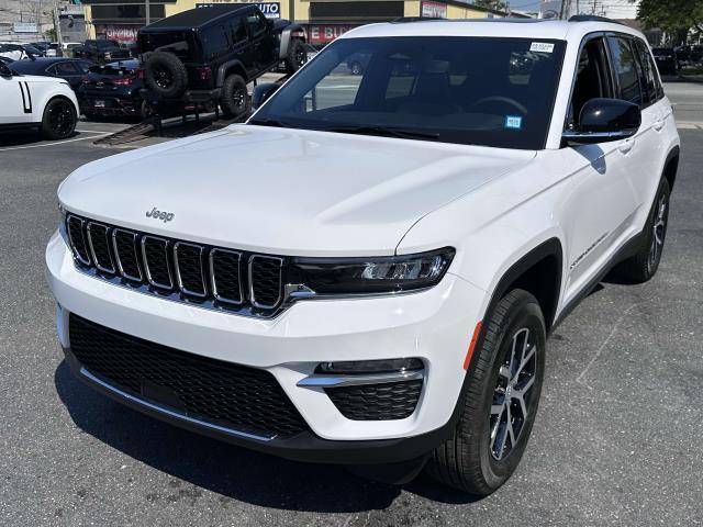 new 2024 Jeep Grand Cherokee car, priced at $39,495