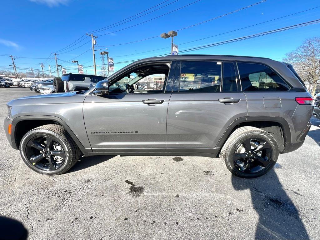 new 2025 Jeep Grand Cherokee car, priced at $43,850