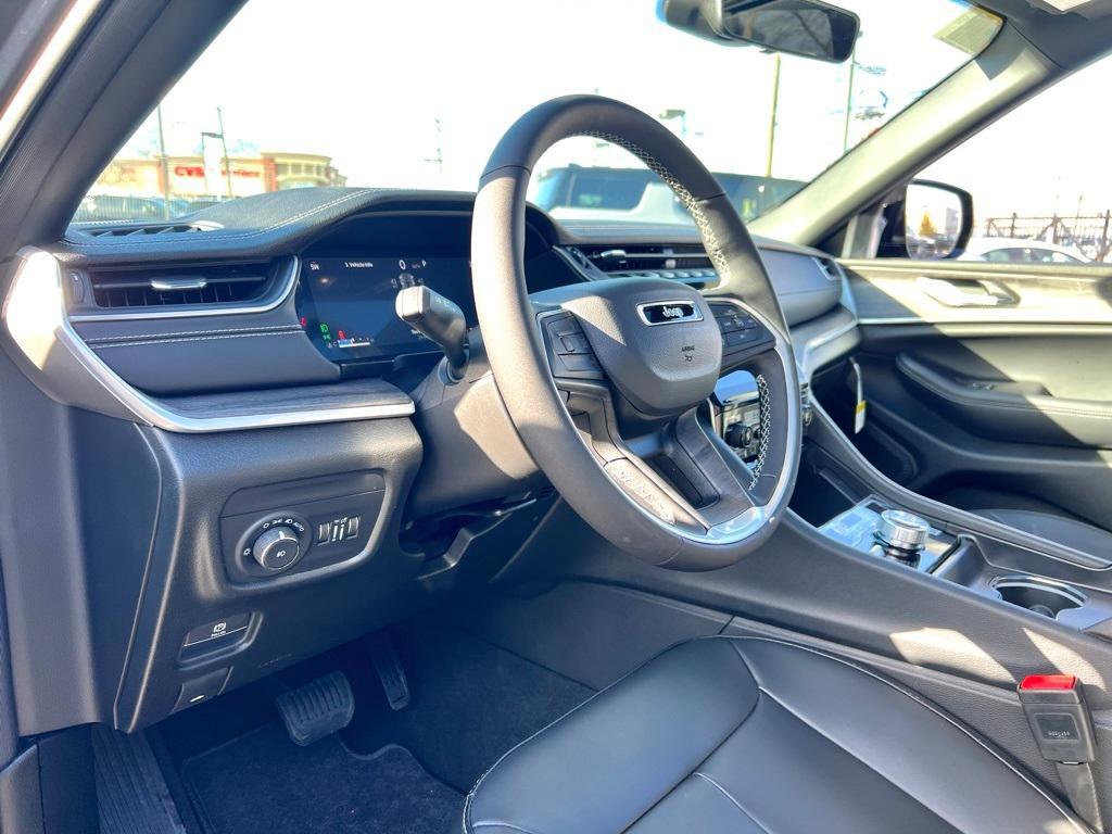 new 2025 Jeep Grand Cherokee car, priced at $43,850