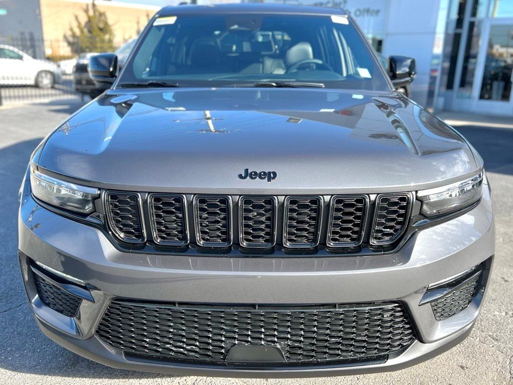 new 2025 Jeep Grand Cherokee car, priced at $43,850