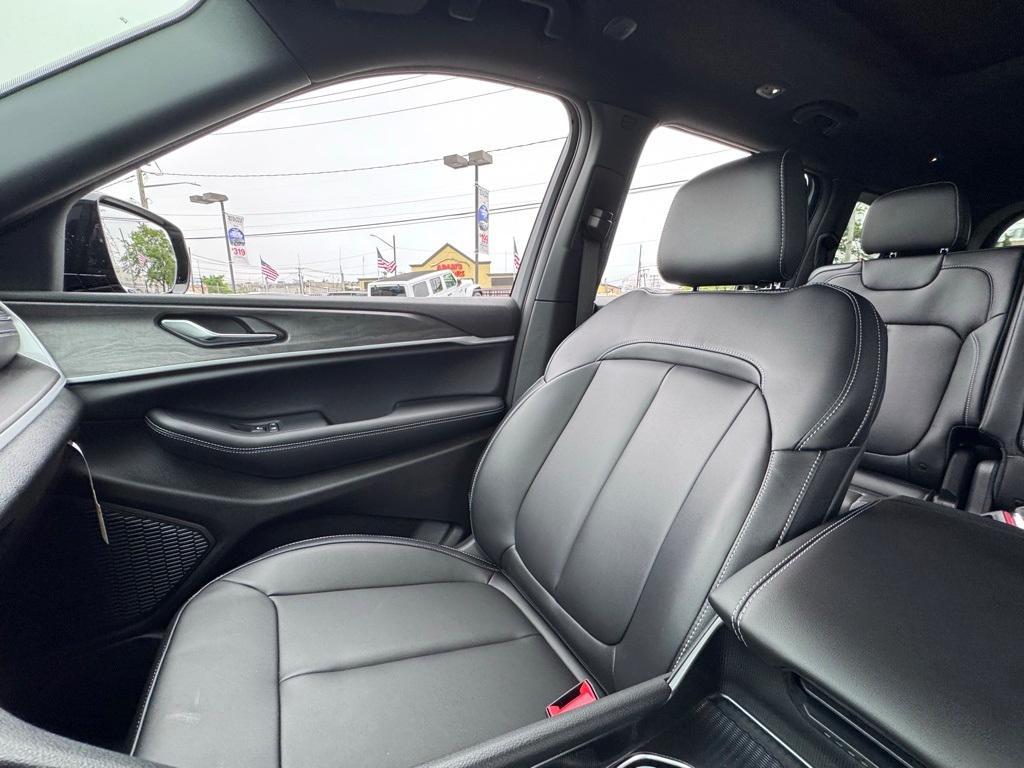 new 2025 Jeep Grand Cherokee L car, priced at $51,762