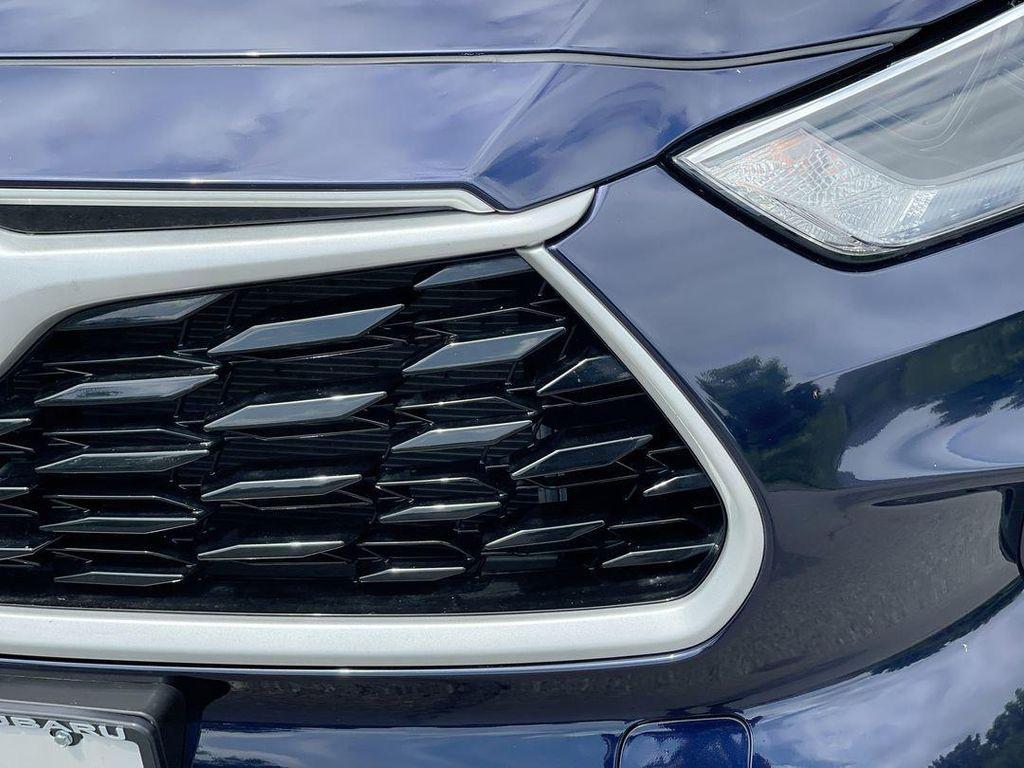 used 2022 Toyota Highlander car, priced at $32,897