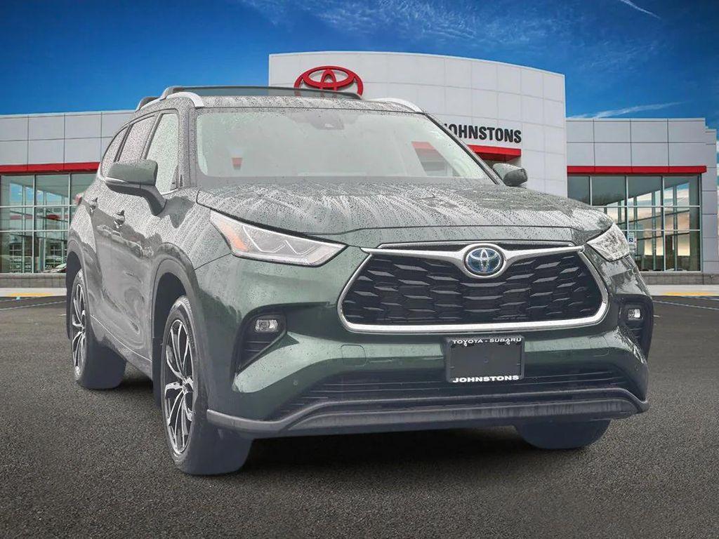 used 2023 Toyota Highlander Hybrid car, priced at $47,967