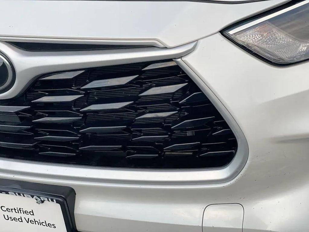 used 2022 Toyota Highlander car, priced at $32,487