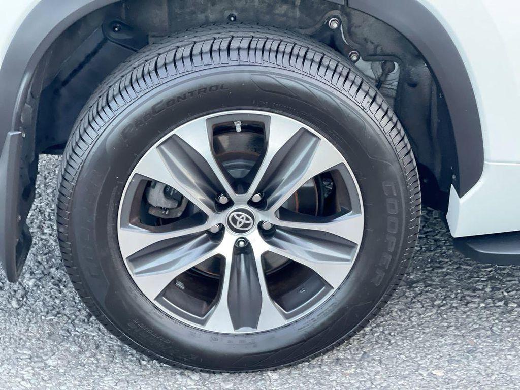 used 2022 Toyota Highlander car, priced at $32,487