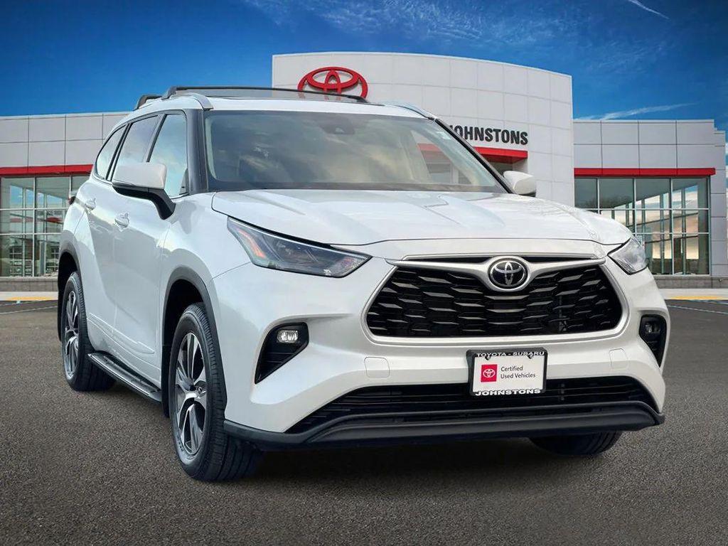used 2022 Toyota Highlander car, priced at $32,487