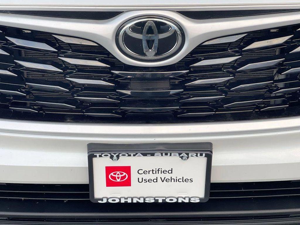 used 2022 Toyota Highlander car, priced at $32,487