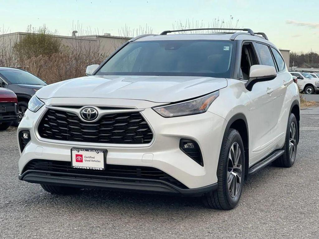 used 2022 Toyota Highlander car, priced at $32,487