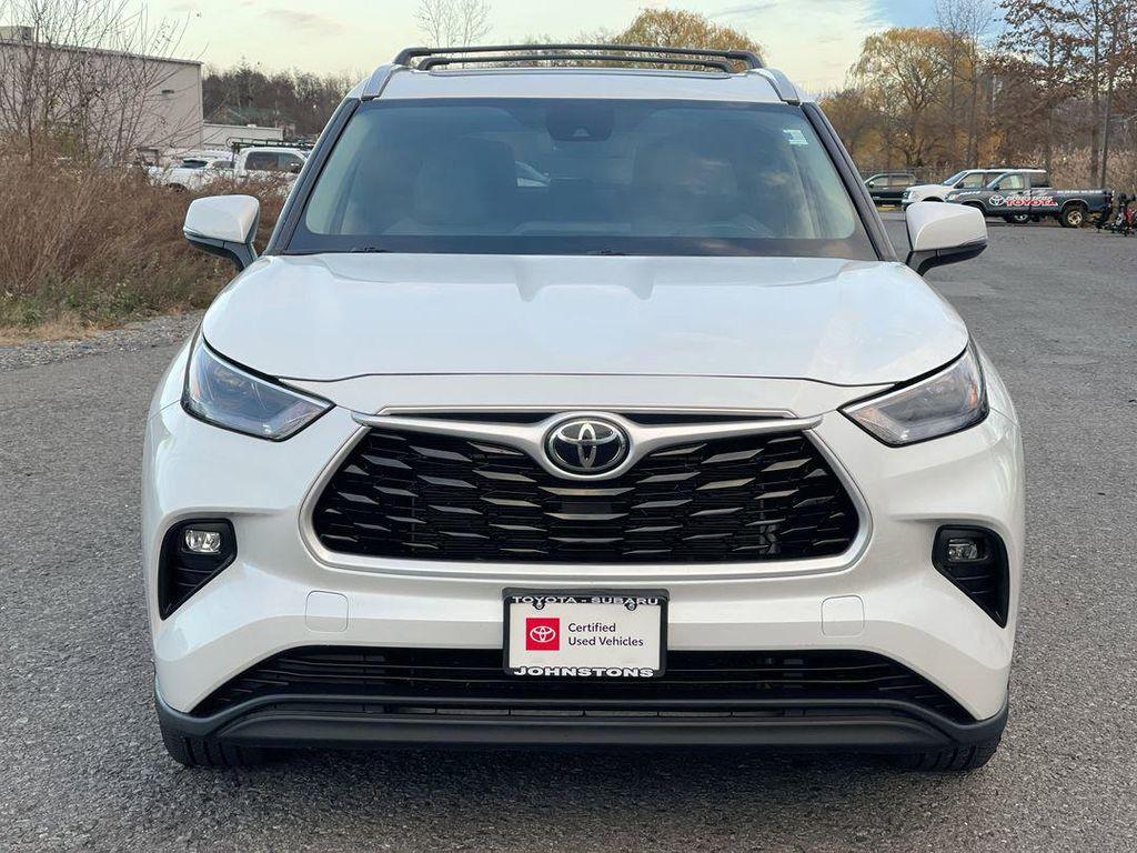 used 2022 Toyota Highlander car, priced at $32,487