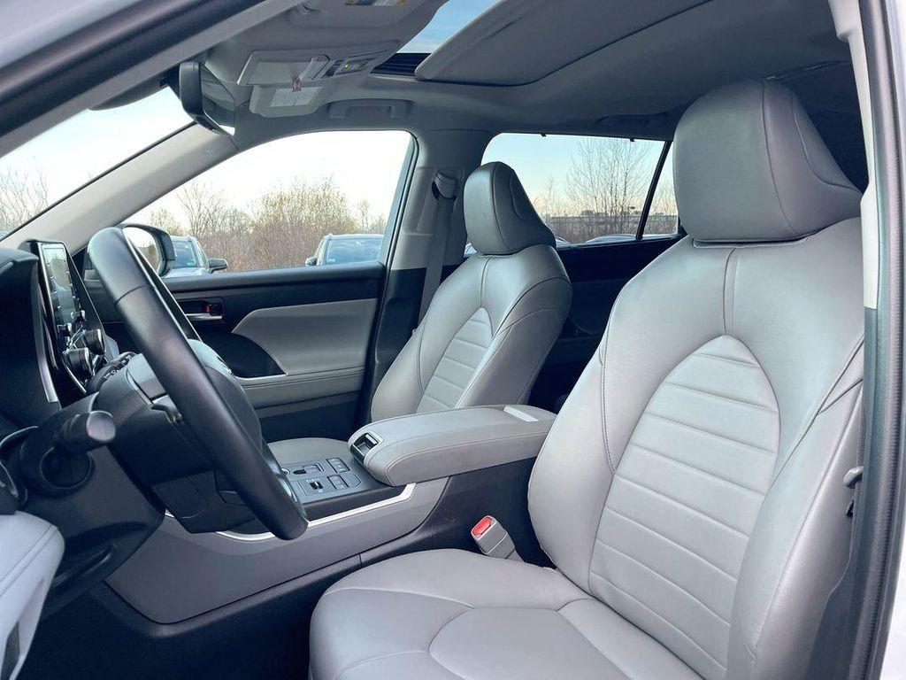 used 2022 Toyota Highlander car, priced at $32,487