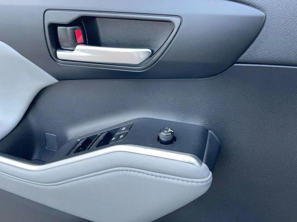 used 2022 Toyota Highlander car, priced at $32,487