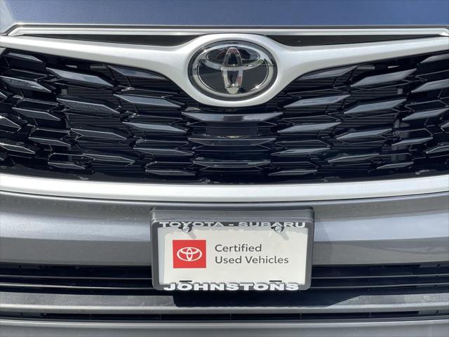 used 2023 Toyota Highlander car, priced at $35,687