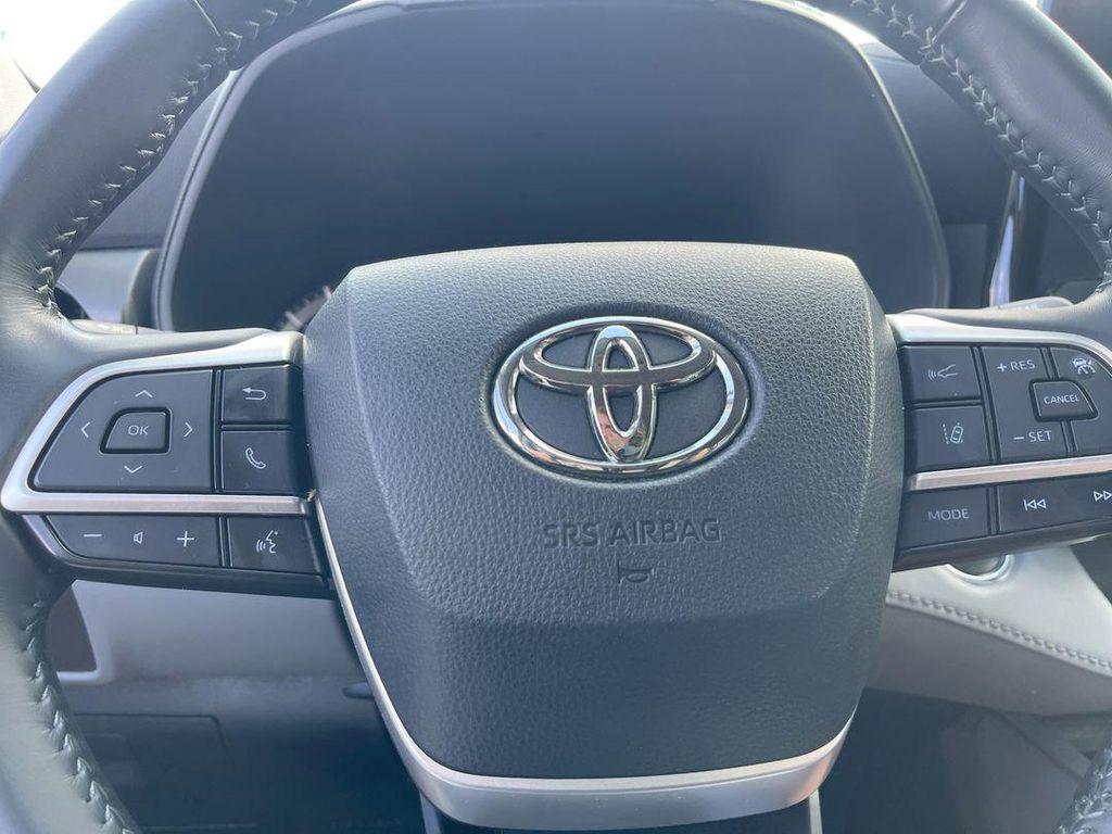 used 2022 Toyota Highlander car, priced at $30,985