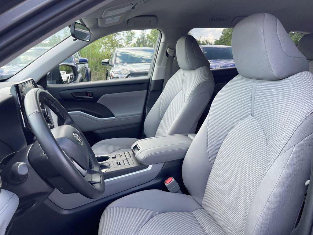 used 2022 Toyota Highlander car, priced at $30,985