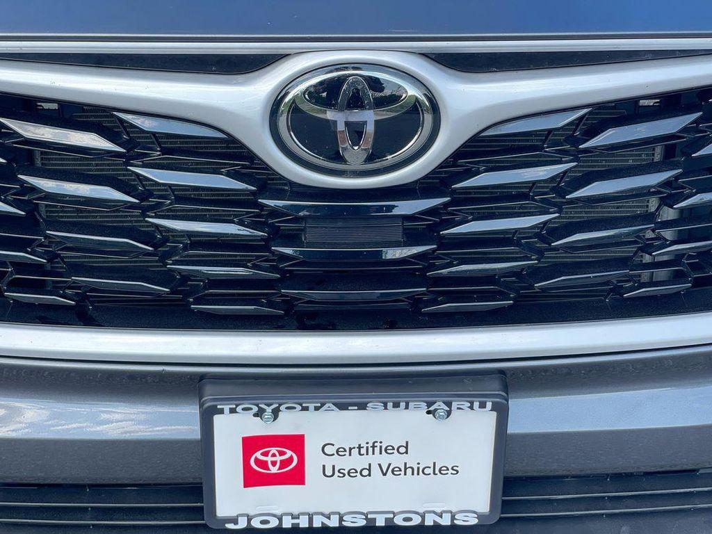 used 2022 Toyota Highlander car, priced at $30,985