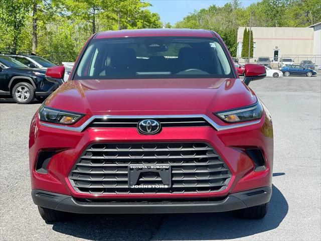 used 2025 Toyota Highlander car, priced at $44,918